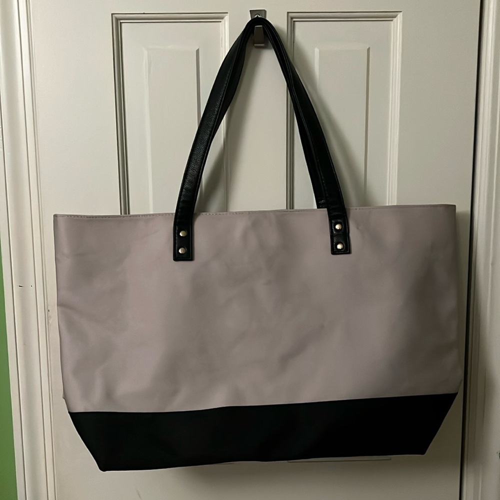 CLEAN OUT SALE!!!Lulu Dharma tote like new